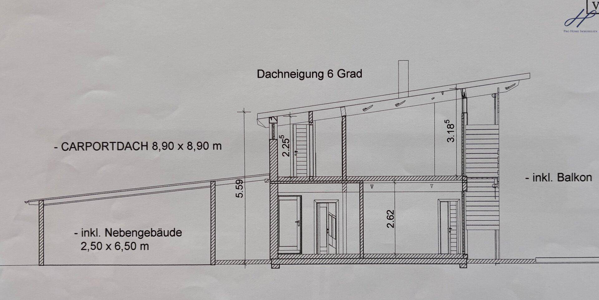 Schnittzeichnung des Hauses mit Carport und Dachneigung von 6 Grad.