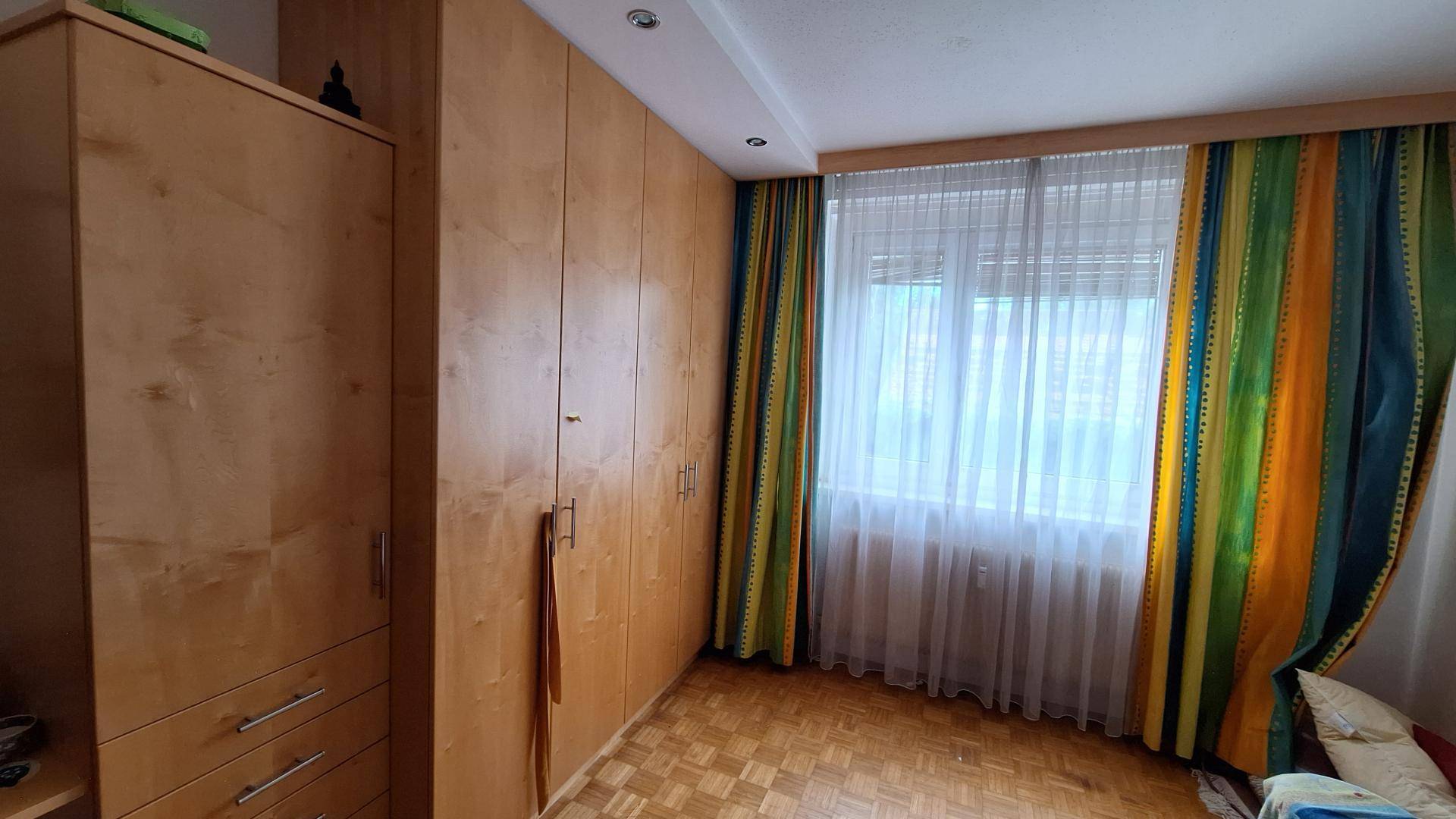 Schlafzimmer 1