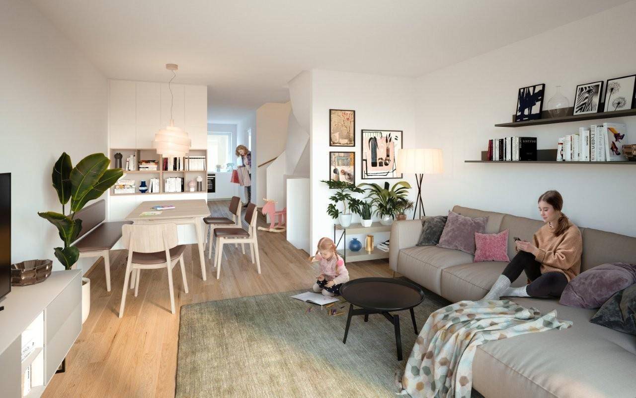Heller Wohn- und Essbereich mit Holzboden, modernem Sofa und Blick auf den Essbereich.