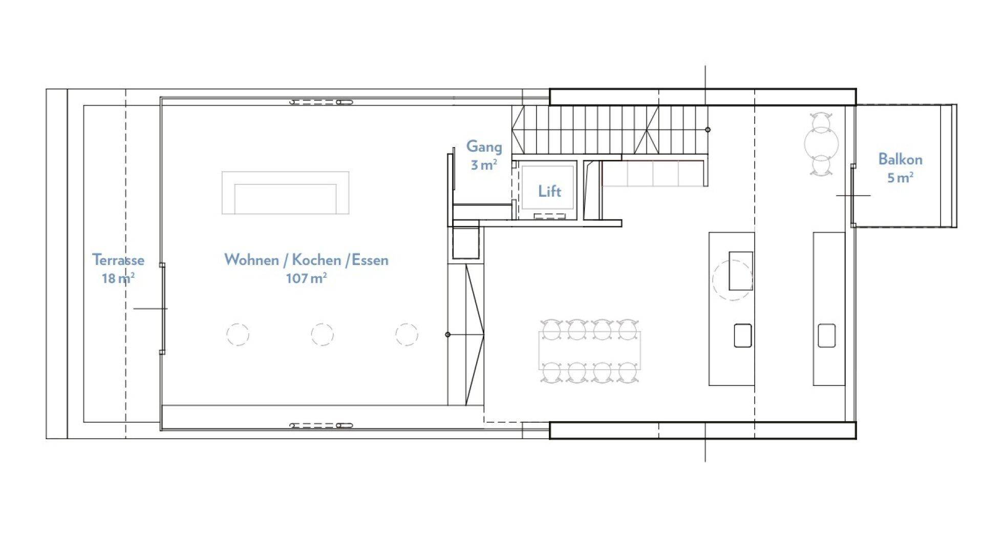 Grundriss des offenen Wohn-, Koch- und Essbereichs mit Balkon, Terrasse und Aufzug.