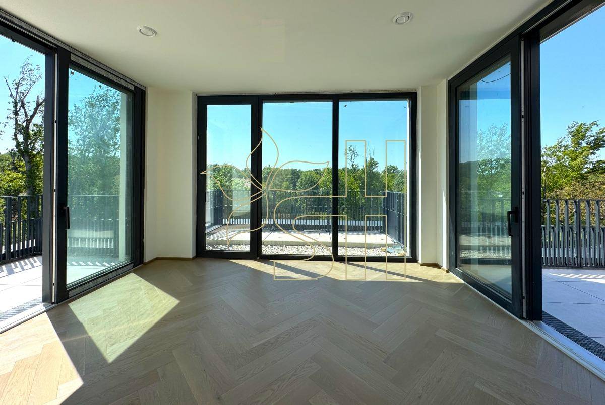 Top 12 WZ Penthouse