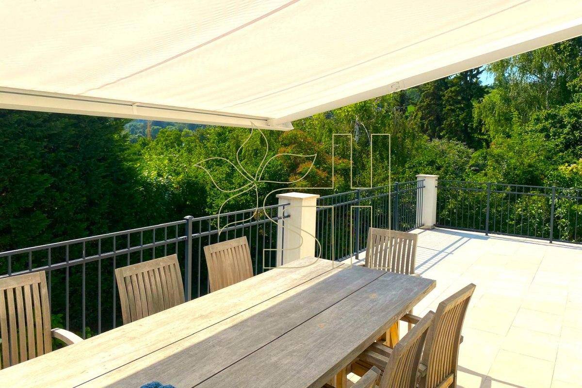 Terrasse mit Markise