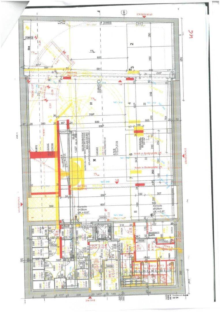 Detaillierter Grundrissplan mit mehreren Wohneinheiten, Balkonen und Tiefgaragenstellplätzen.