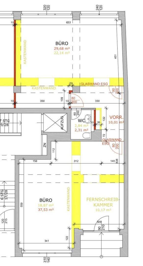 Grundriss des Erdgeschosses mit zwei Büros, WC, Vorraum und Aufzug, inklusive Maße.