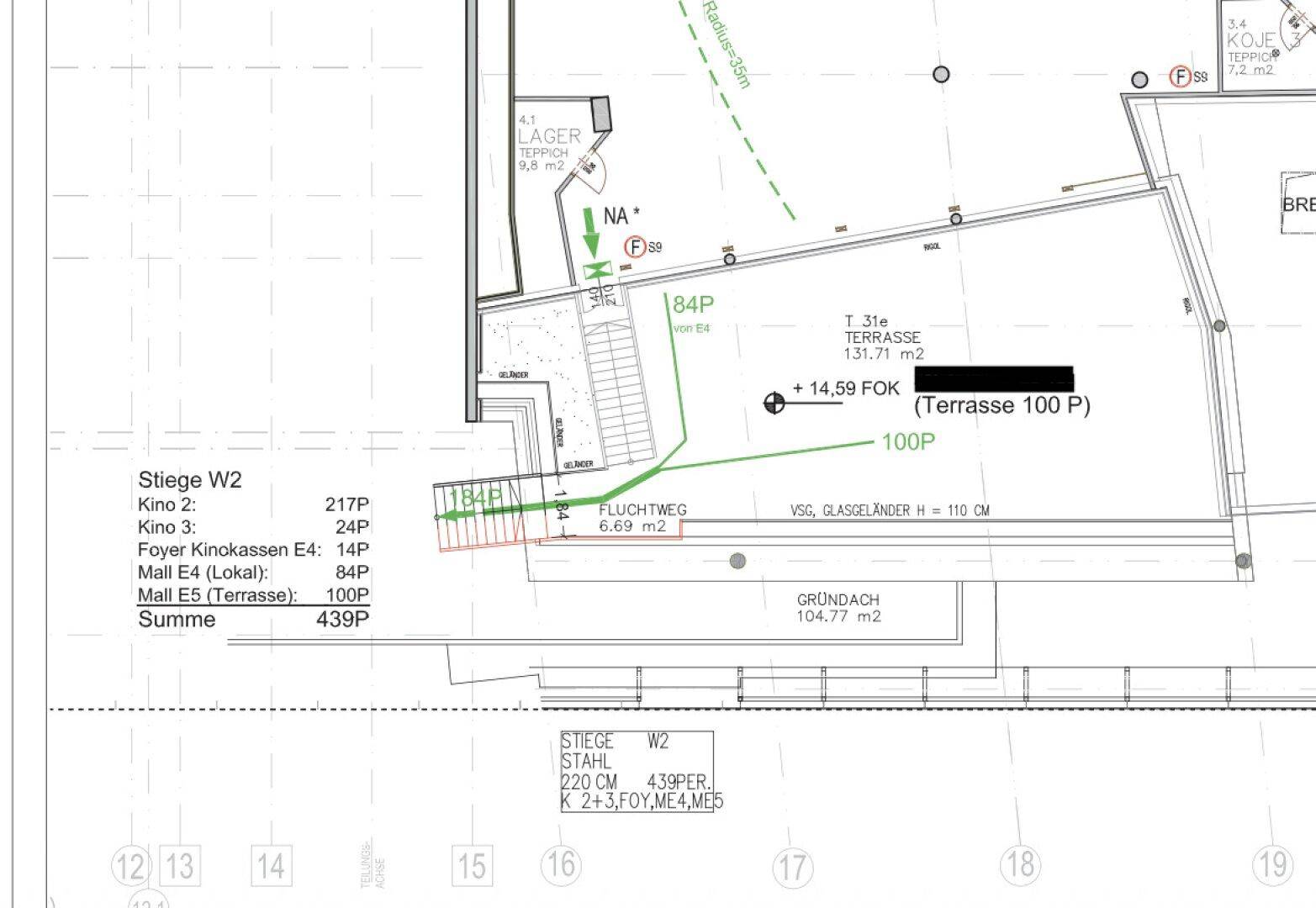 Ausschnitt des Grundrisses mit Treppenhaus, Fluchtweg und angrenzender Terrasse, detailliert dargestellt.