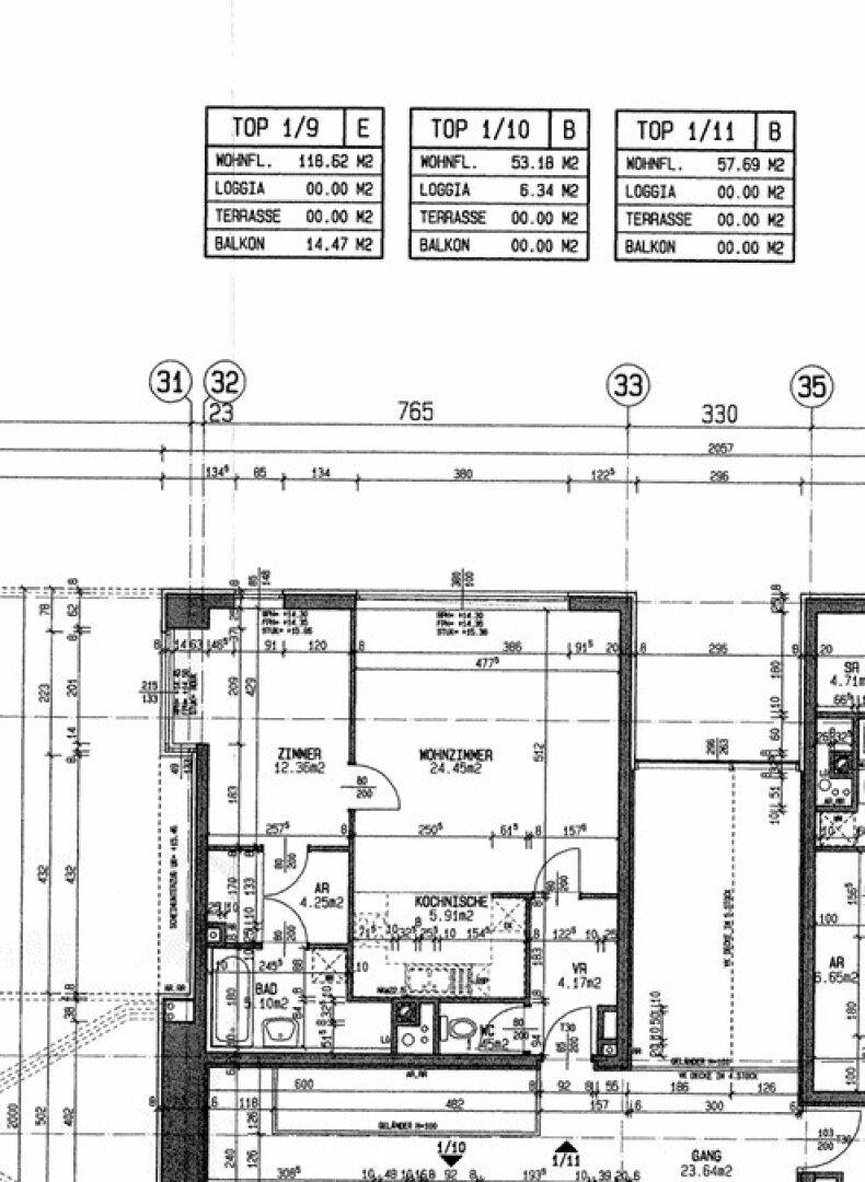 Grundrissplan einer Wohnung mit mehreren Zimmern, Bad, Küche, Loggia und separatem WC.