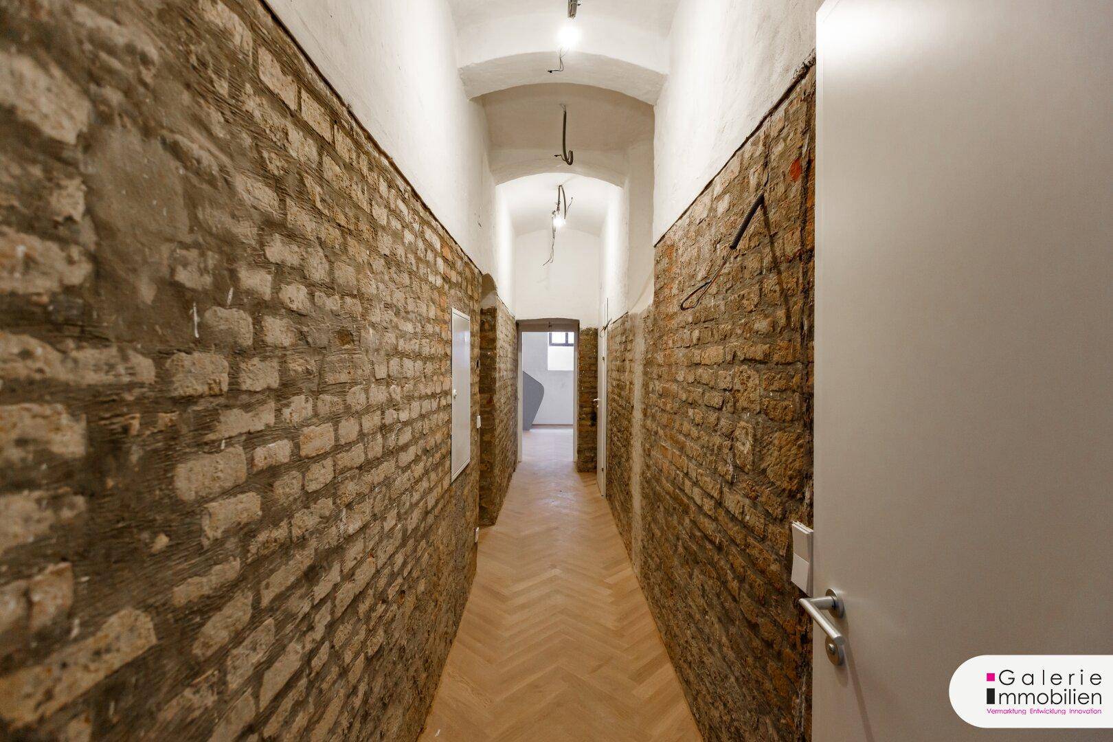 Gang zwischen dem straßen- und dem hofseitigen Raum