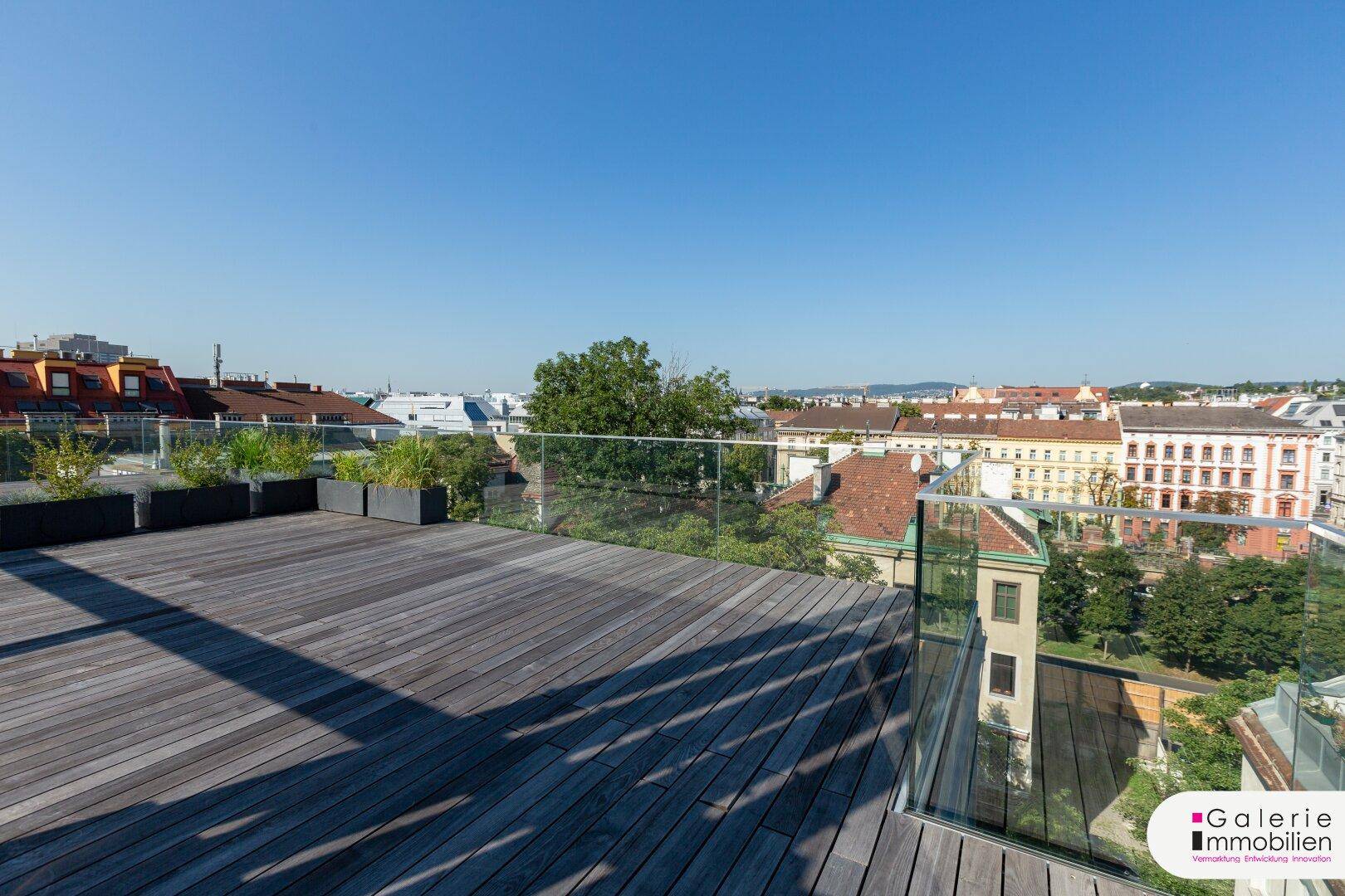 Westseitige Terrasse