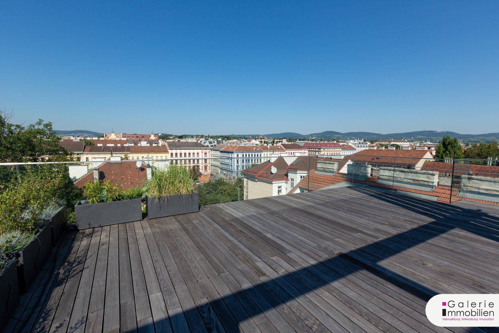 Westseitige Terrasse mit Weitblick