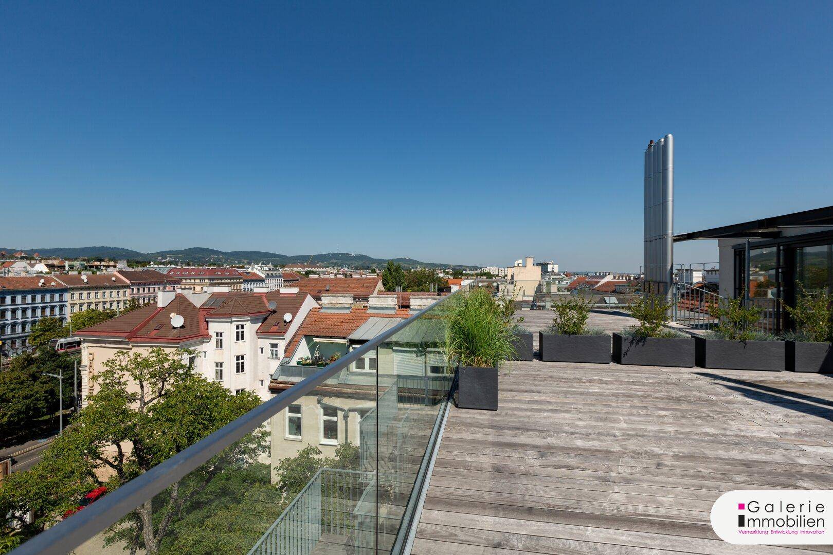 Westseitige Terrasse mit Weitblick