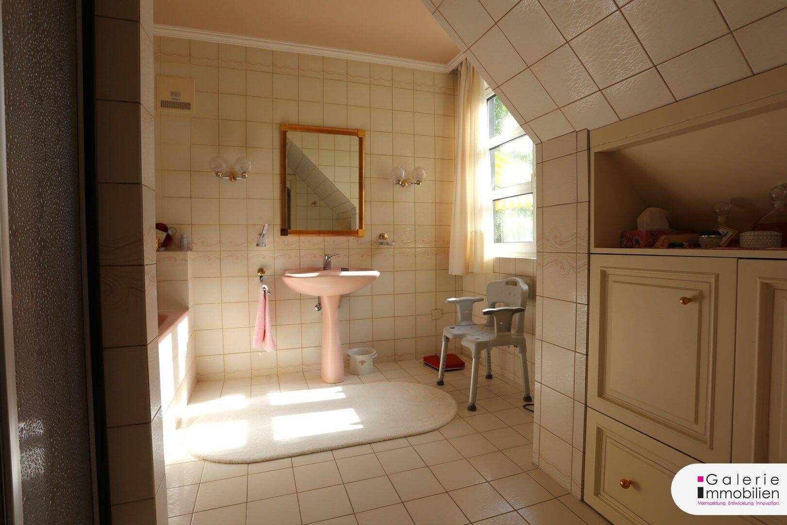 Badezimmer 1. DG