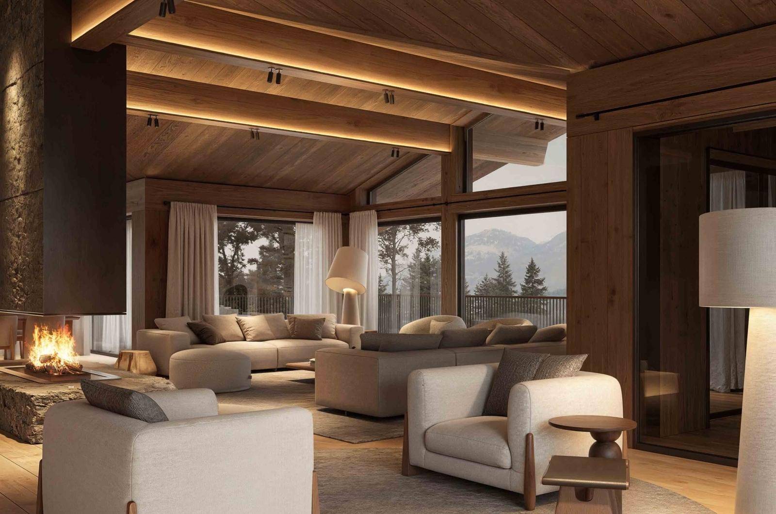 Helles Wohnzimmer mit Panoramablick auf die Berge und Holzbalkendecke.