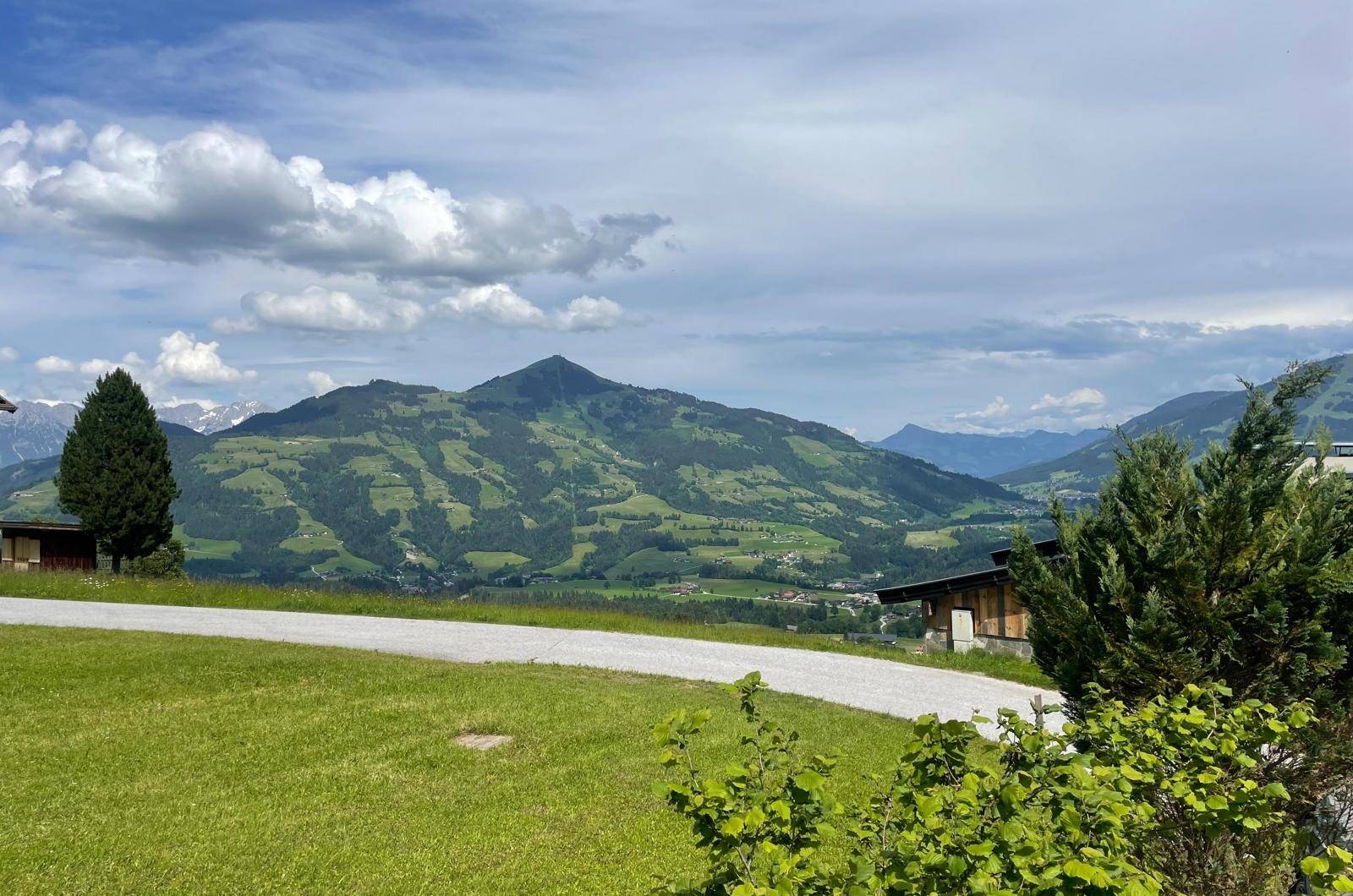 Penningberg_Grundstück_Altbestand_Mittermoosenweg_Hopfgarten_Außenansicht_Haus_Natur_Landschaft_Aussicht_Bergblick