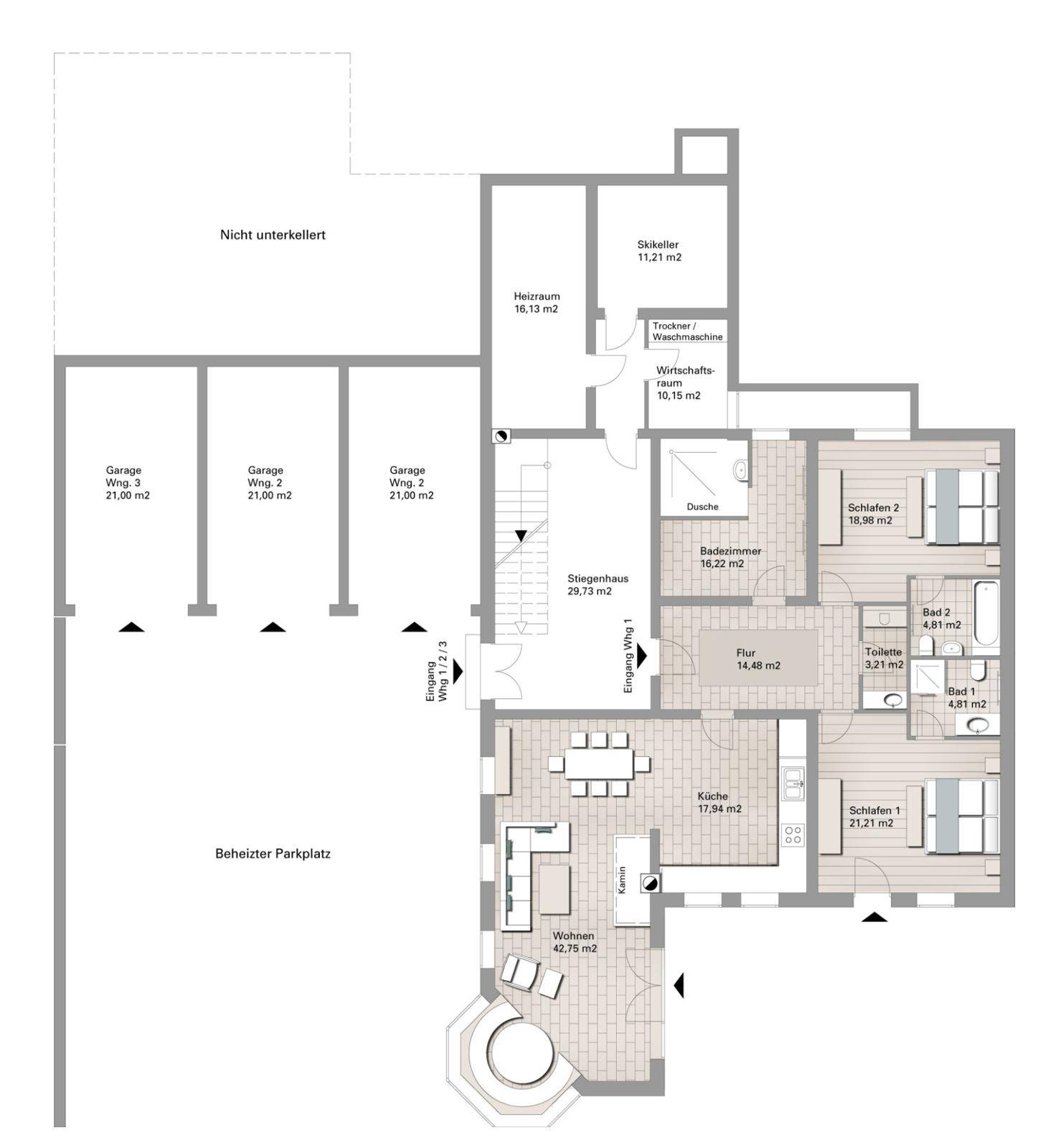 Grundrissplan des Erdgeschosses mit Garagen, Wirtschaftsraum, Schlafzimmern und offenem Wohnbereich.