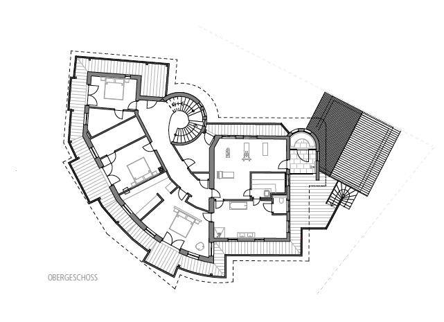 Grundriss des Obergeschosses mit mehreren Schlafzimmern, Bädern und Balkonzugängen.