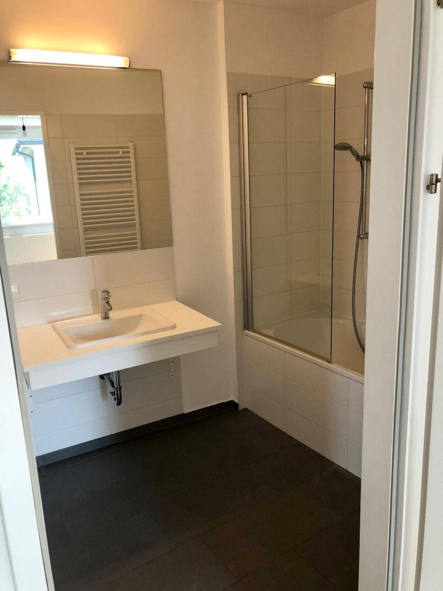 Bad mit Badewanne