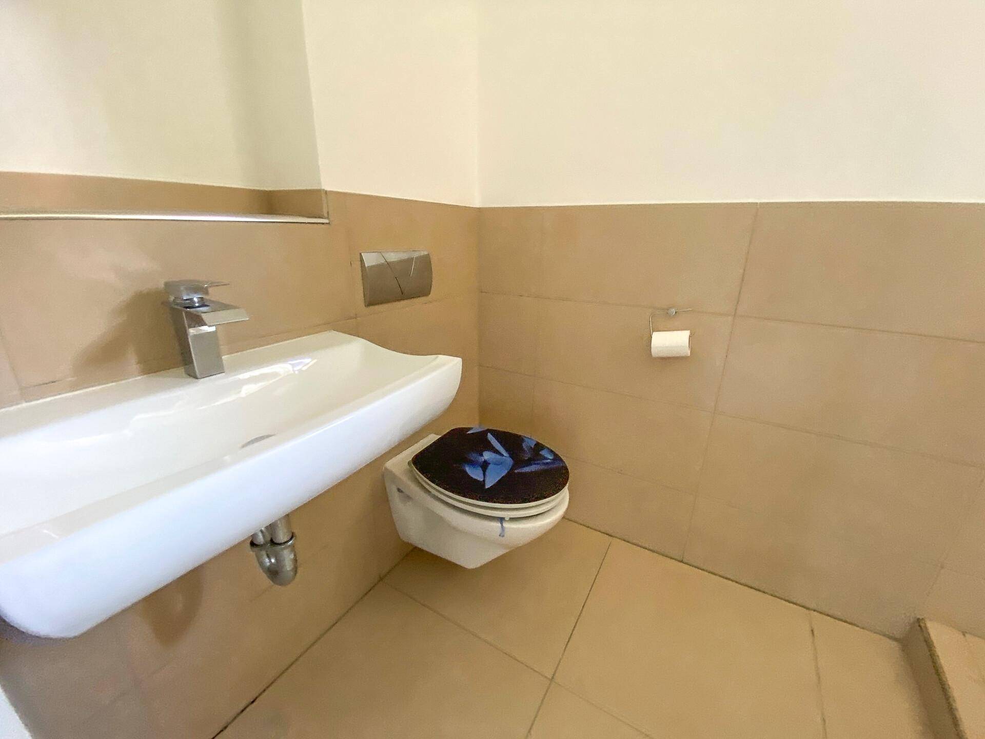 EG WC