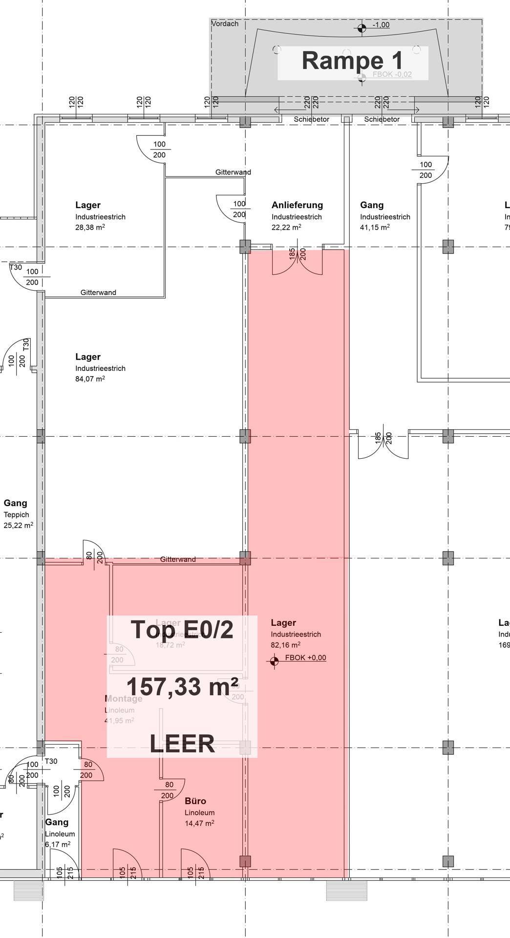 Detaillierter Grundriss eines Gewerbeobjekts mit verschiedenen Lager- und Bürobereichen, inklusive Rampe.