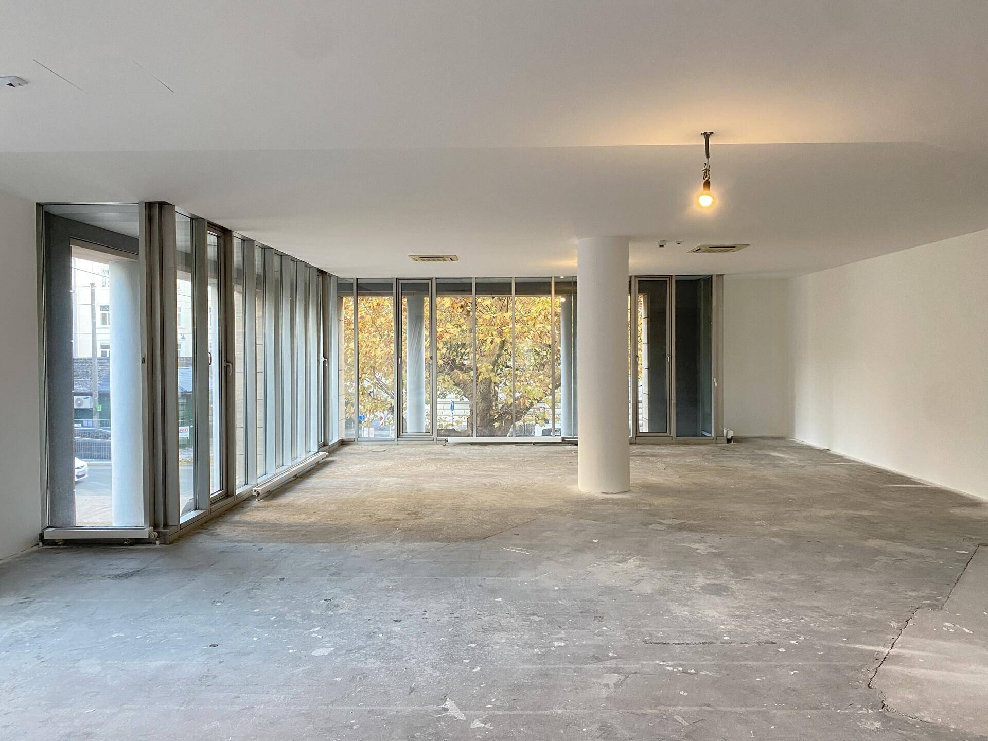 Sehr helle Bürofläche - komplett saniert in 5020 Salzburg zu mieten - Widok 3