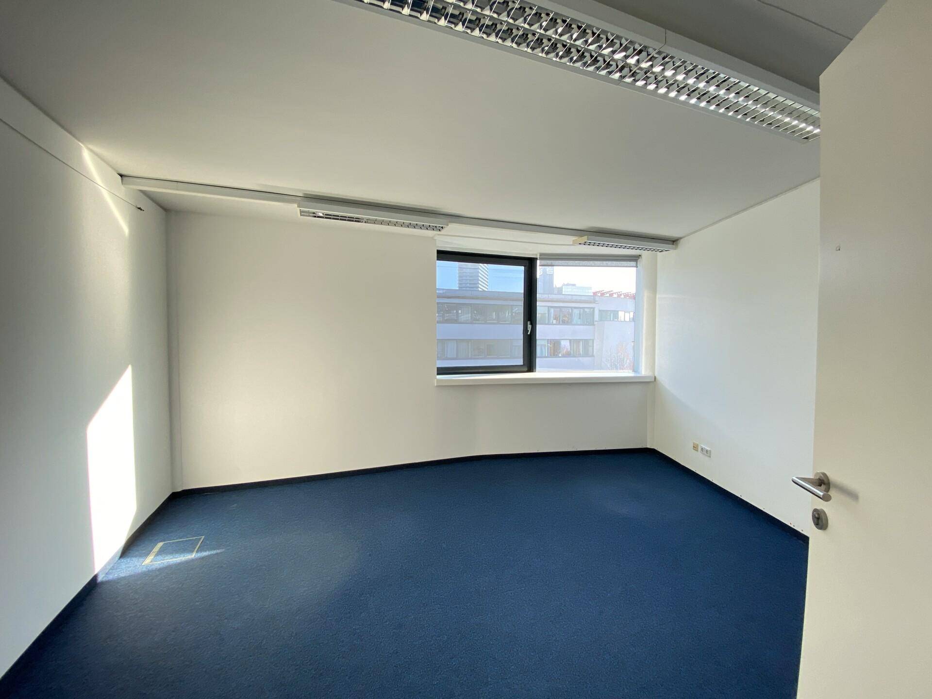 Gut geschnittenes Büro mit Aussicht - zentrale Urfahraner Lage, ideal für Start-ups und kleinere Unternehmen - Mehr