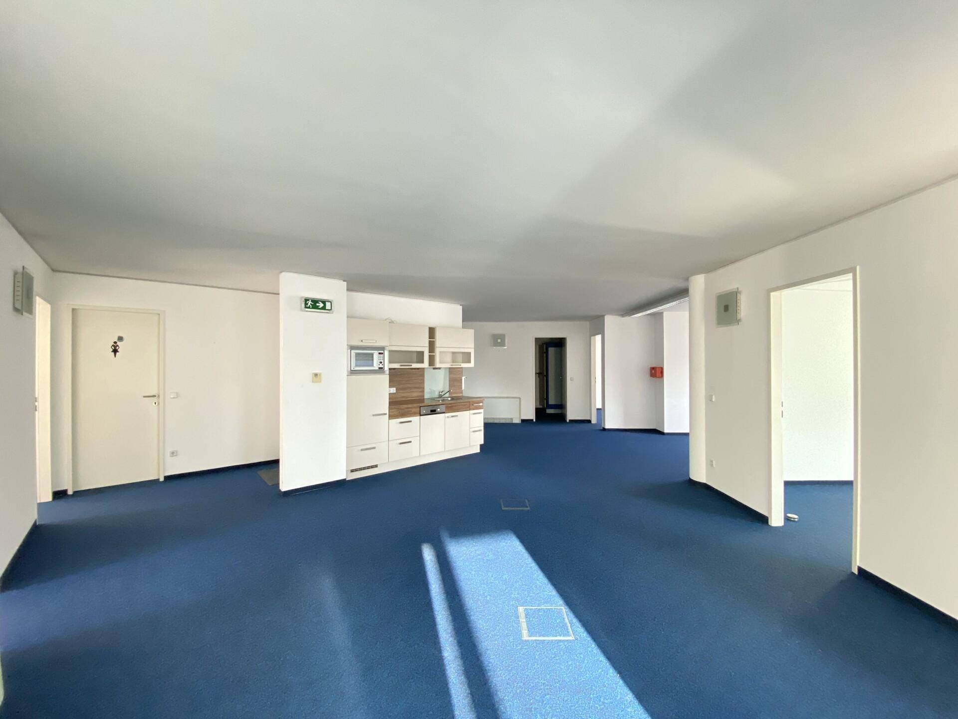 Gut geschnittenes Büro mit Aussicht - zentrale Urfahraner Lage, ideal für Start-ups und kleinere Unternehmen - Ansicht 3