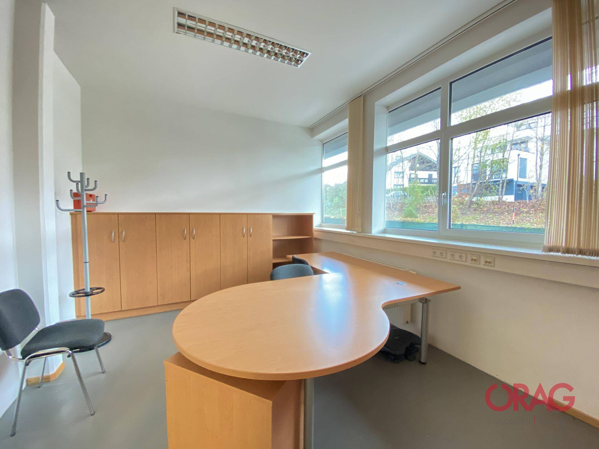 Schönes Büro vor den Toren Salzburgs - Mehr