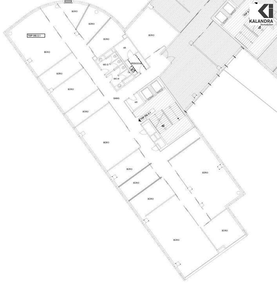 Detaillierter Grundriss eines Bürogeschosses mit mehreren Büroräumen, Sanitäranlagen und Aufzug.