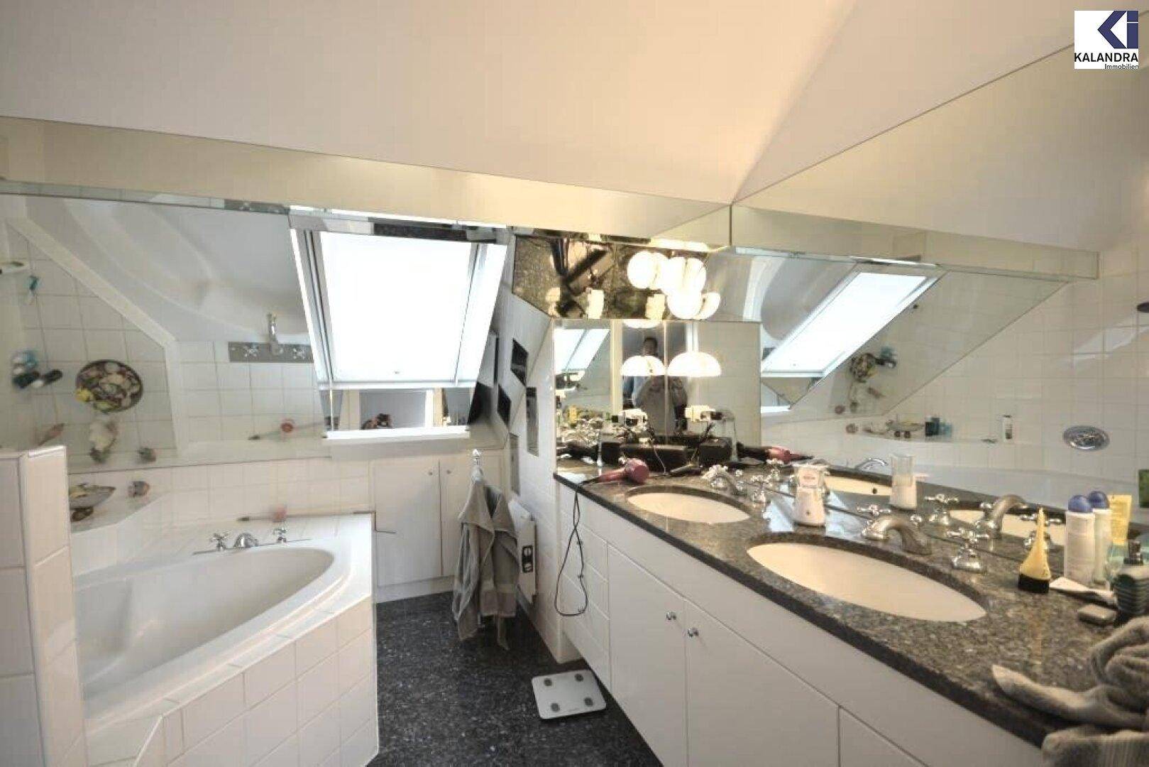 Badezimmer (Dachgeschoß)