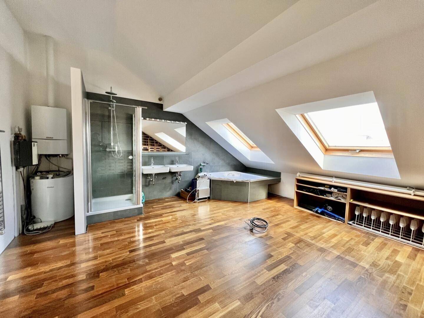 Schlafzimmer 2 (mit offenem Badezimmer)