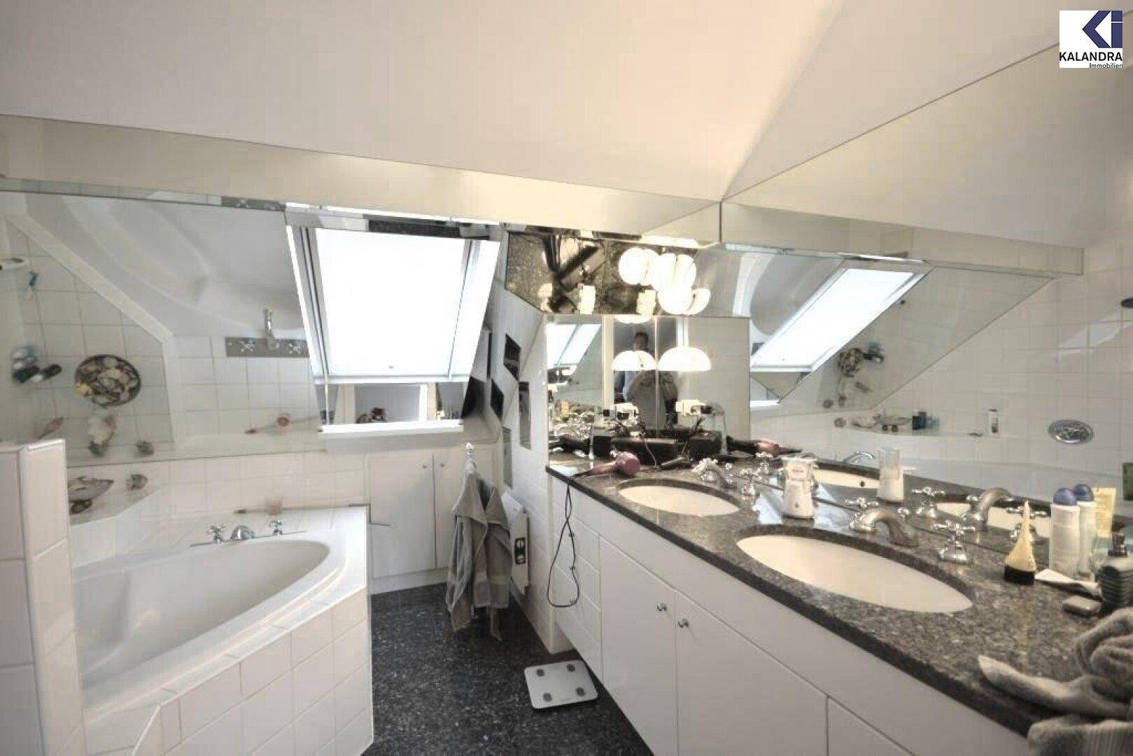 Badezimmer (Dachgeschoß)