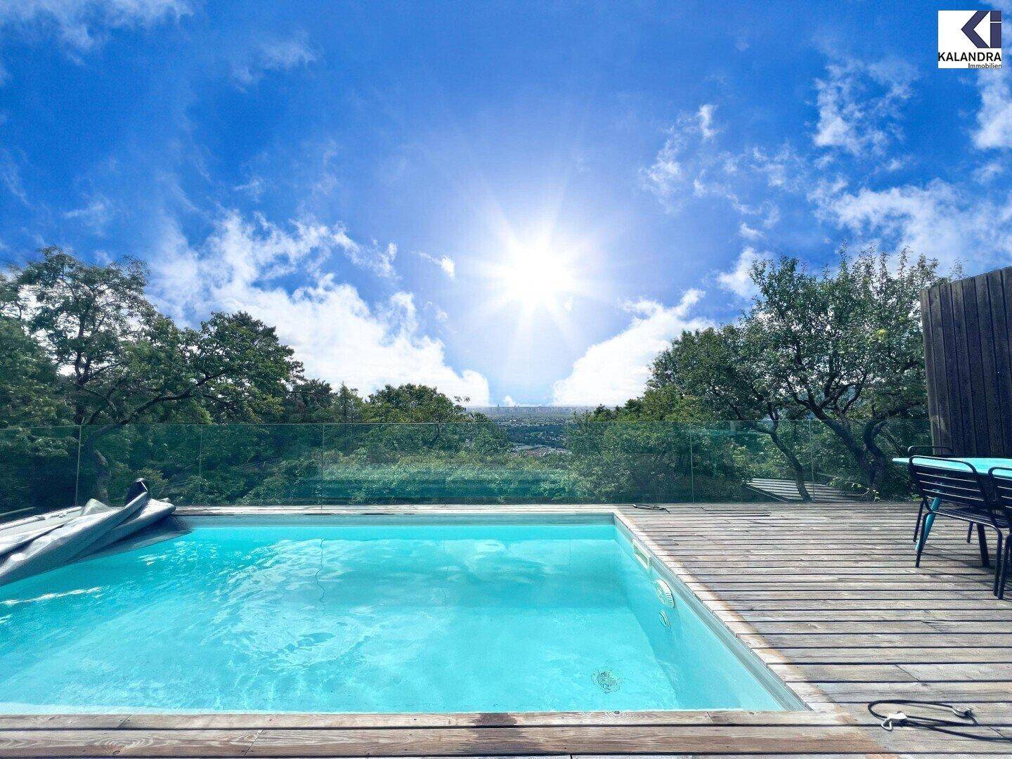 Pool Blick +