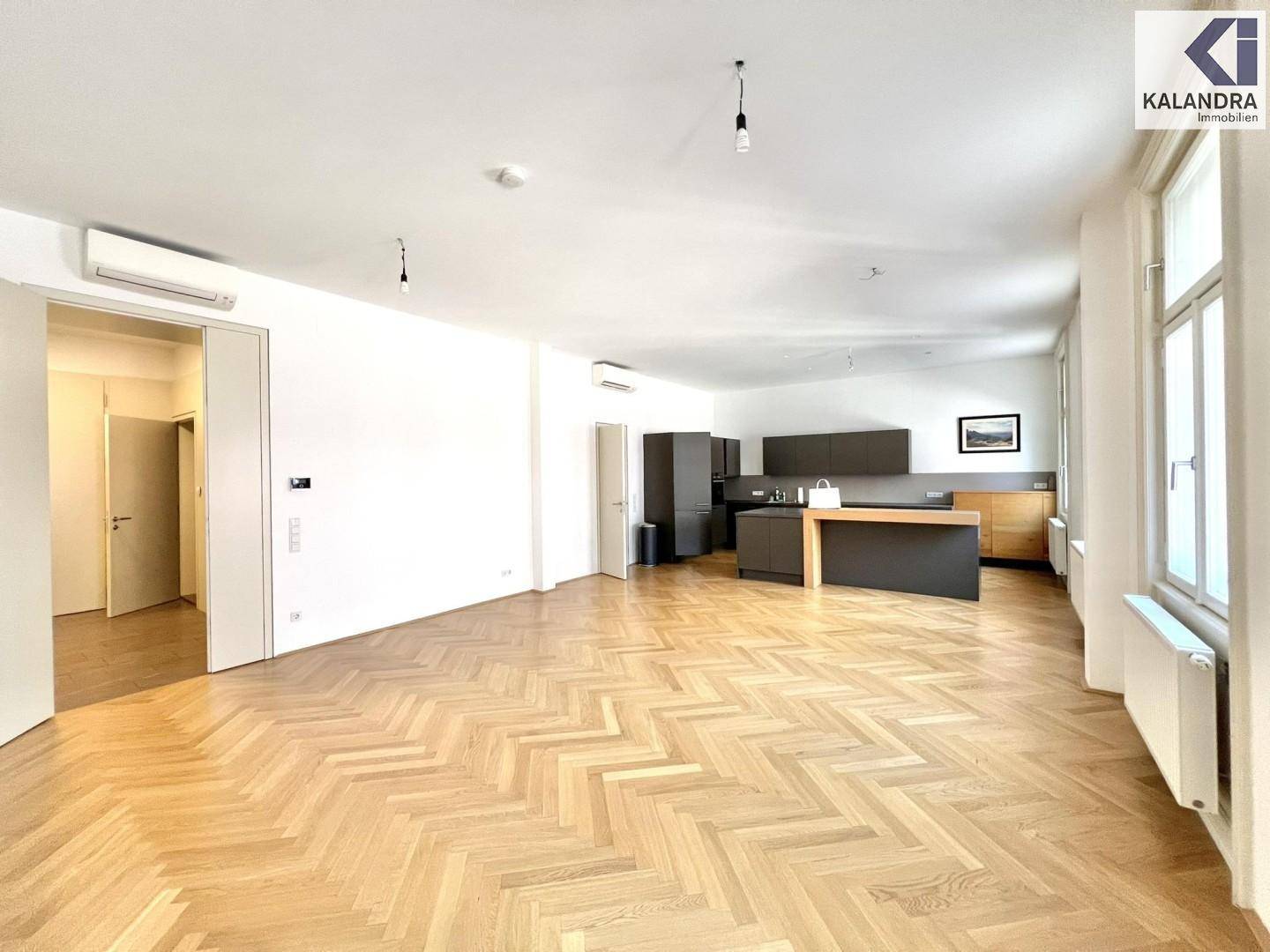 Wohnzimmer & Küche