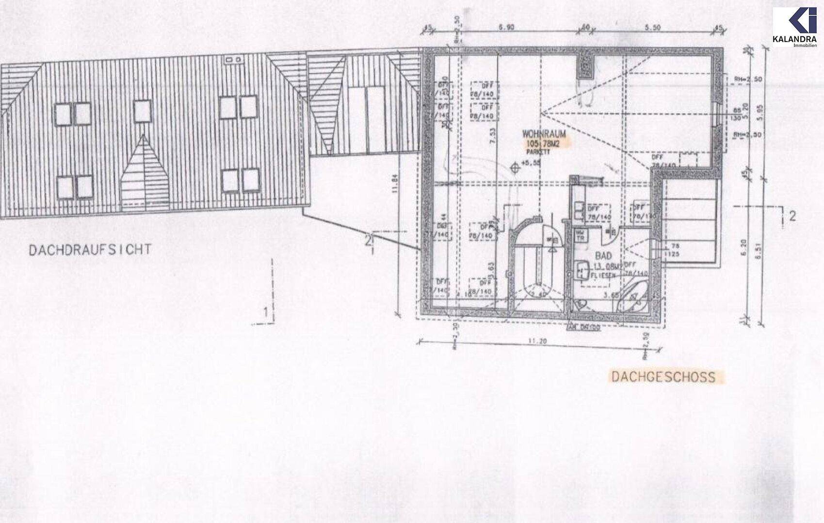 Dachaufsicht und Grundriss des Dachgeschosses mit Wohnraum, Bad und Dachfenstern.