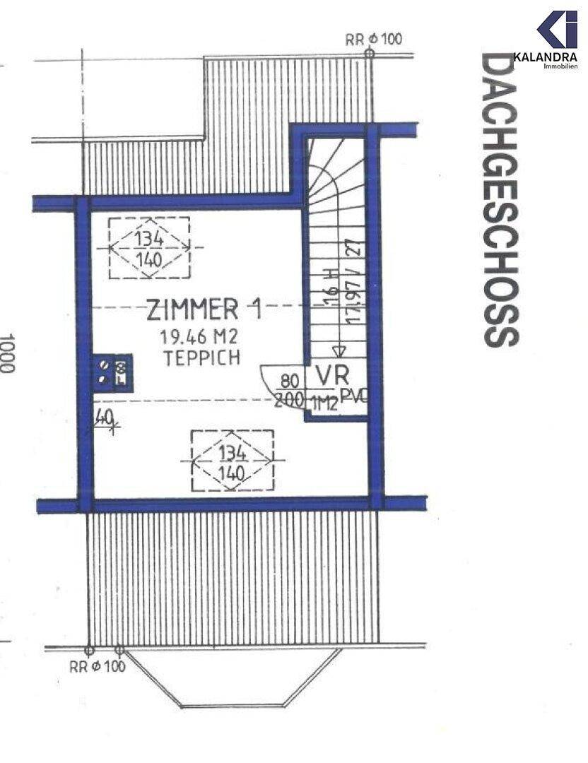 Grundriss des Dachgeschosses mit einem Zimmer und Dachschrägen.
