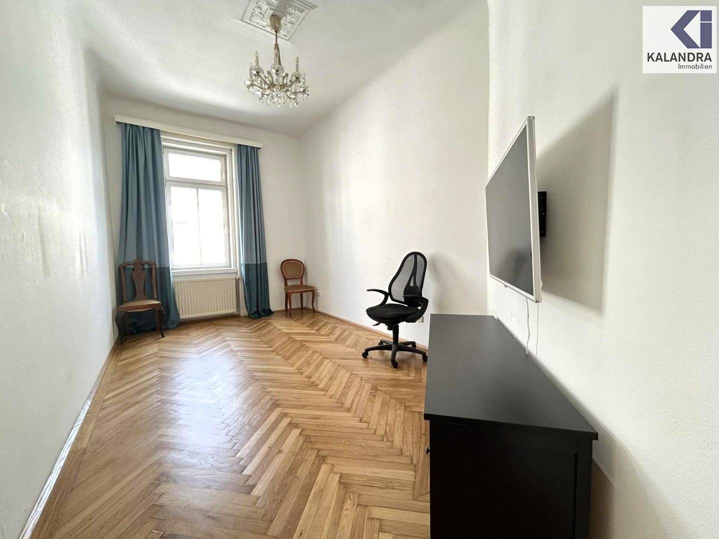 Arbeits-/ Schlafzimmer 1