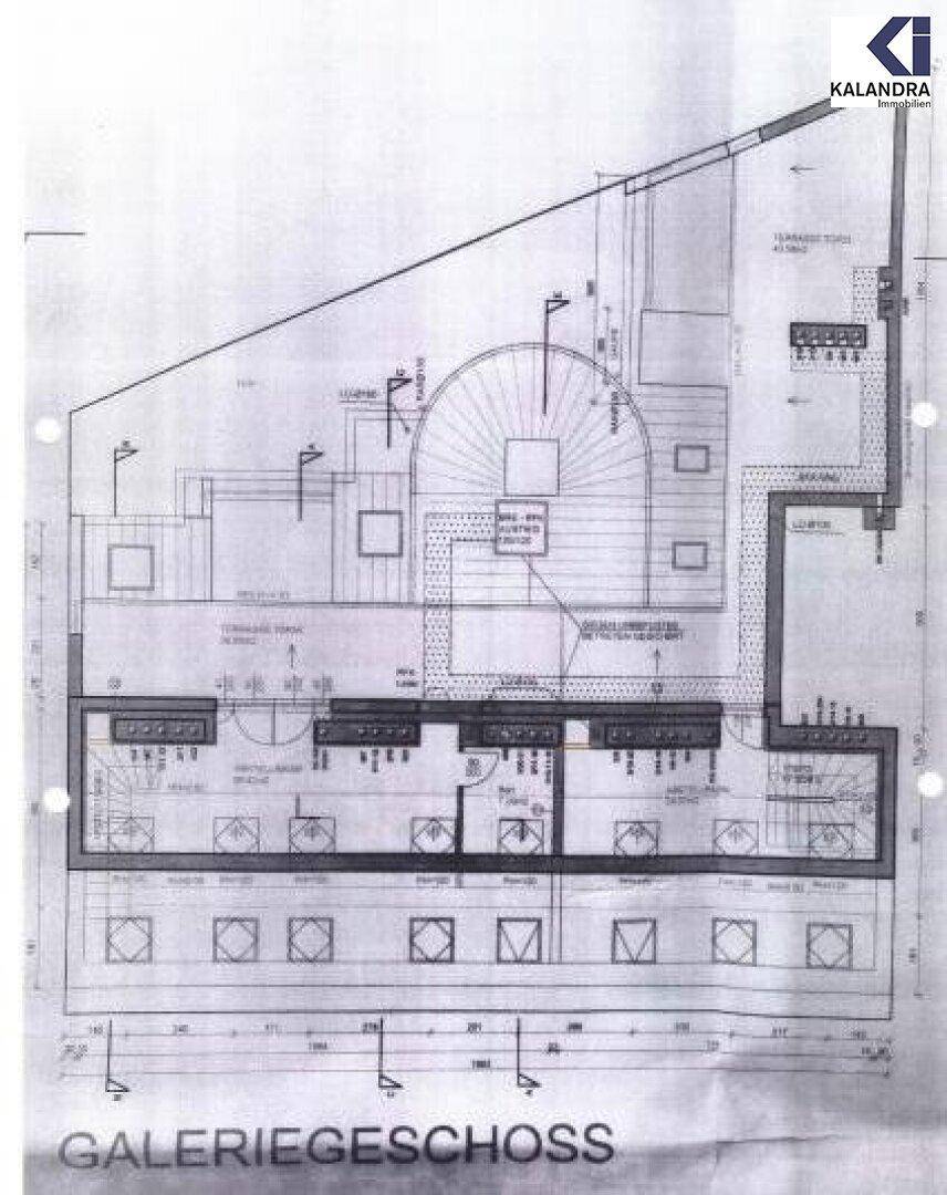 Grundriss des Galeriegeschosses mit offener Fläche und Treppenaufgang.