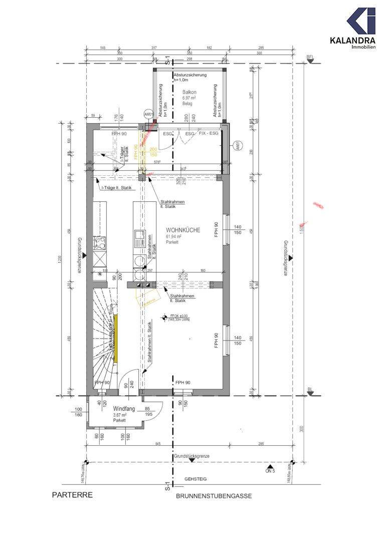 Grundriss des Erdgeschosses mit Wohnküche, Windfang und Balkonzugang.
