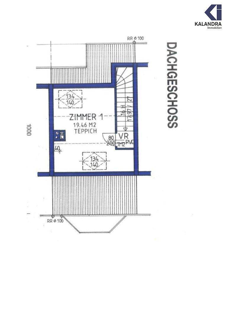 Grundriss des Dachgeschosses mit einem geräumigen Zimmer und charakteristischen Dachschrägen.