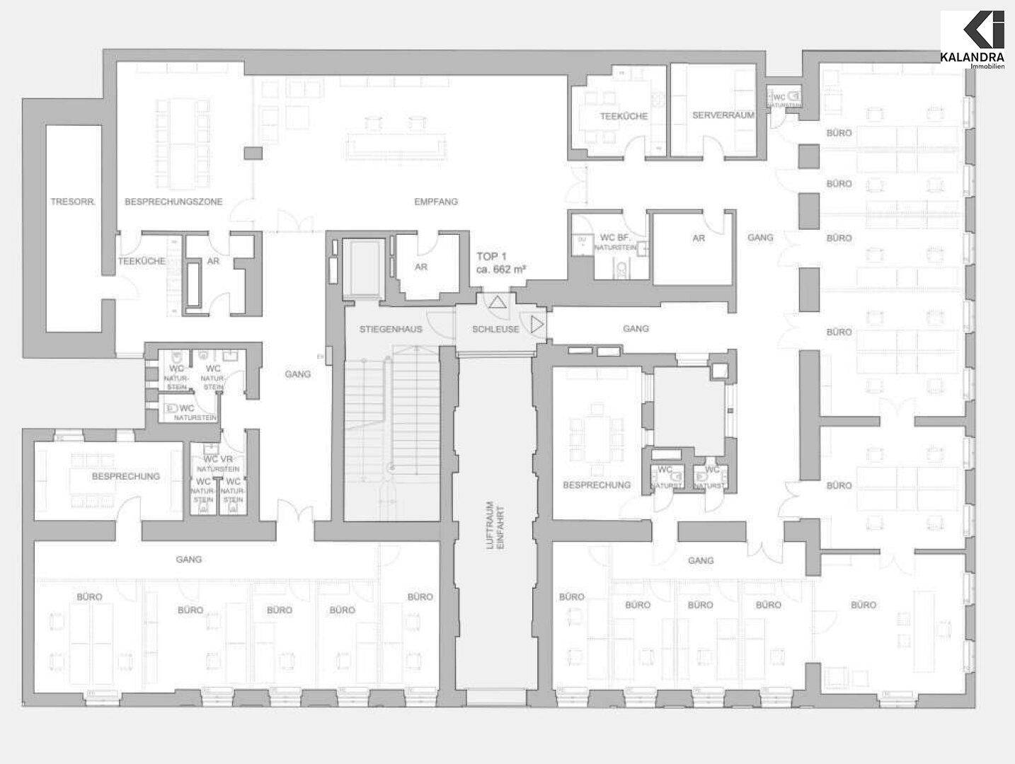 Detaillierter Grundriss eines großen Bürokomplexes mit Empfang, Besprechungszonen und vielen Büros.