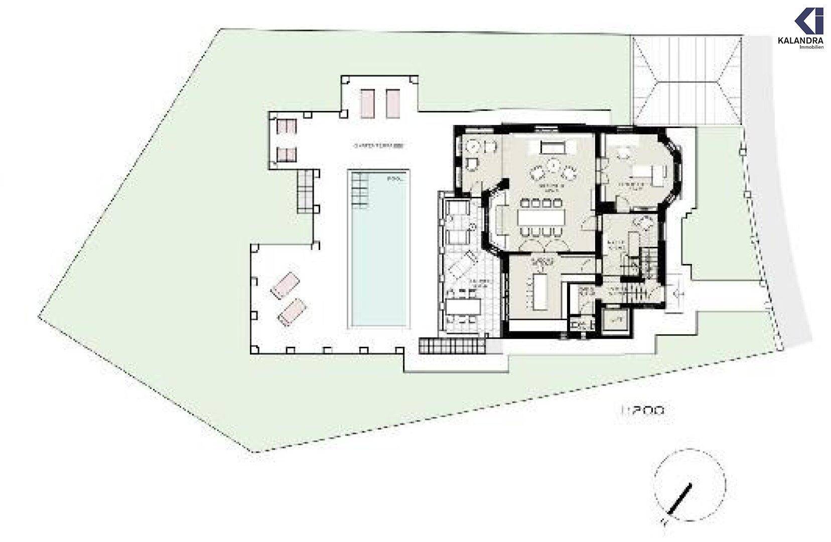 Grundriss des Erdgeschosses mit offenem Wohnbereich, Terrasse und großem Pool.