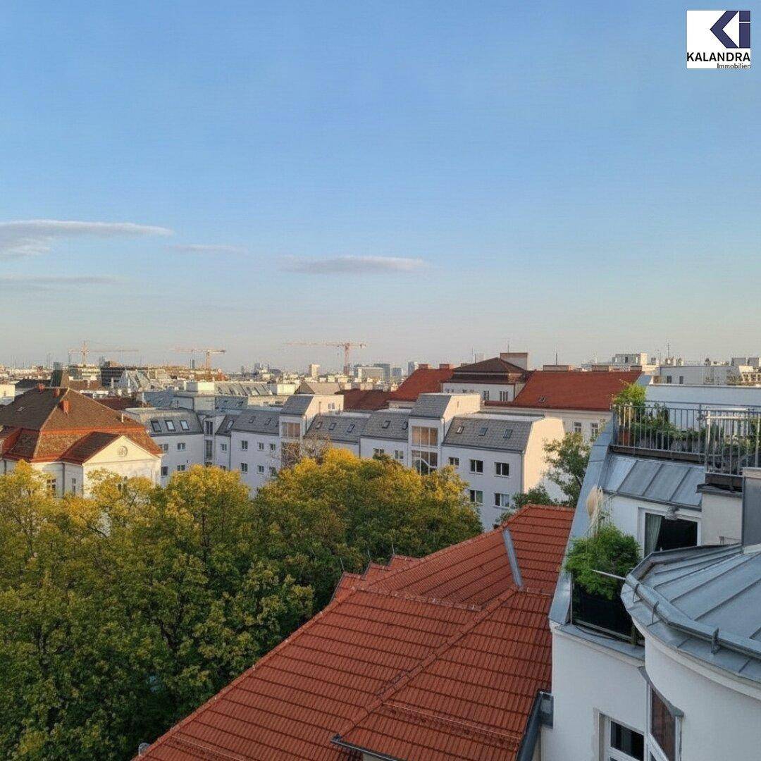 Weitblick über die Dächer der Stadt mit grünen Bäumen und Wohngebäuden bei klarem Himmel.