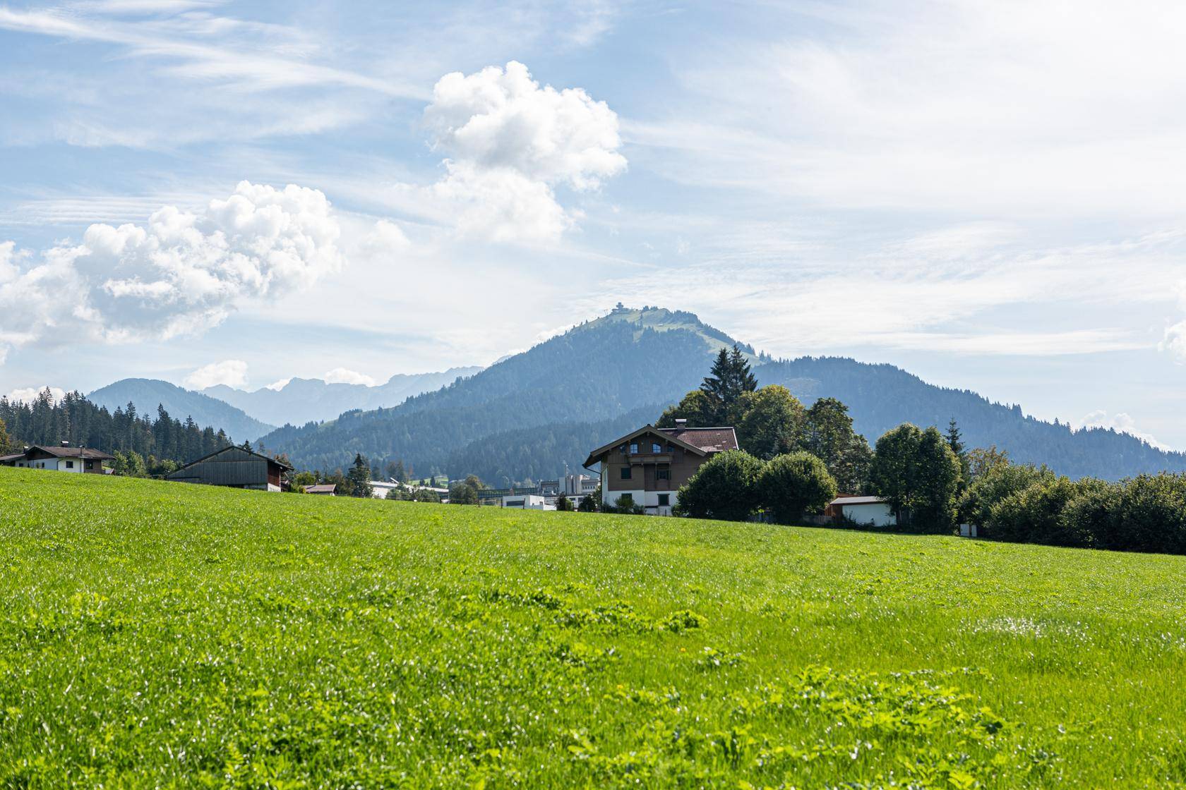 Großzügiges Mehrgenerationenhaus in edlem Tiroler Landhausstil - Mehr
