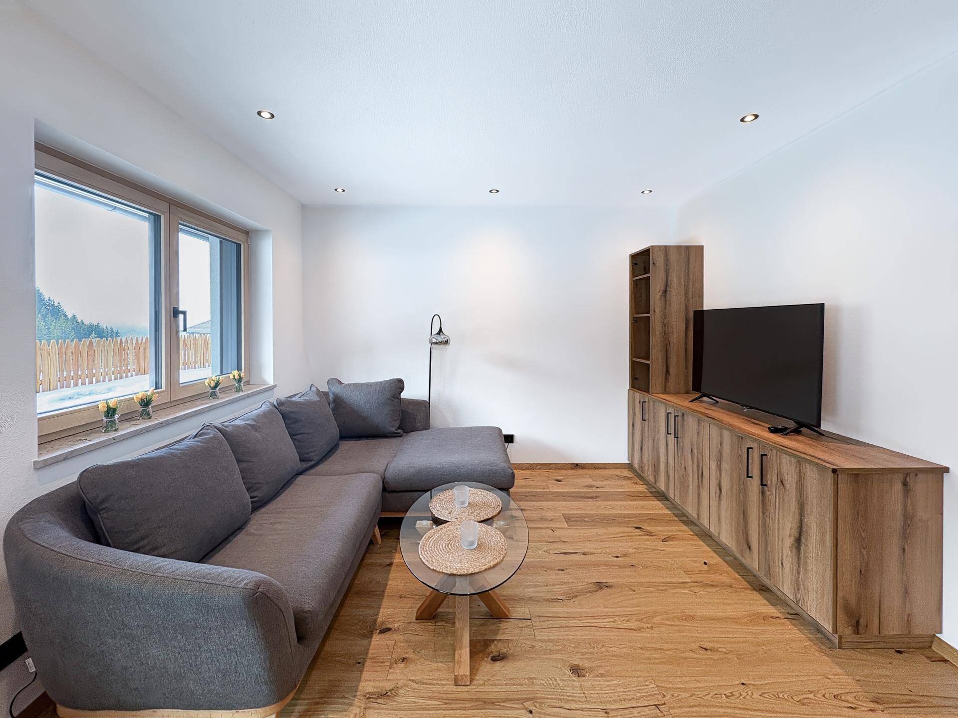 Elegante Neubauwohnung mit Garten und Bergblick (06421) – pohled 3