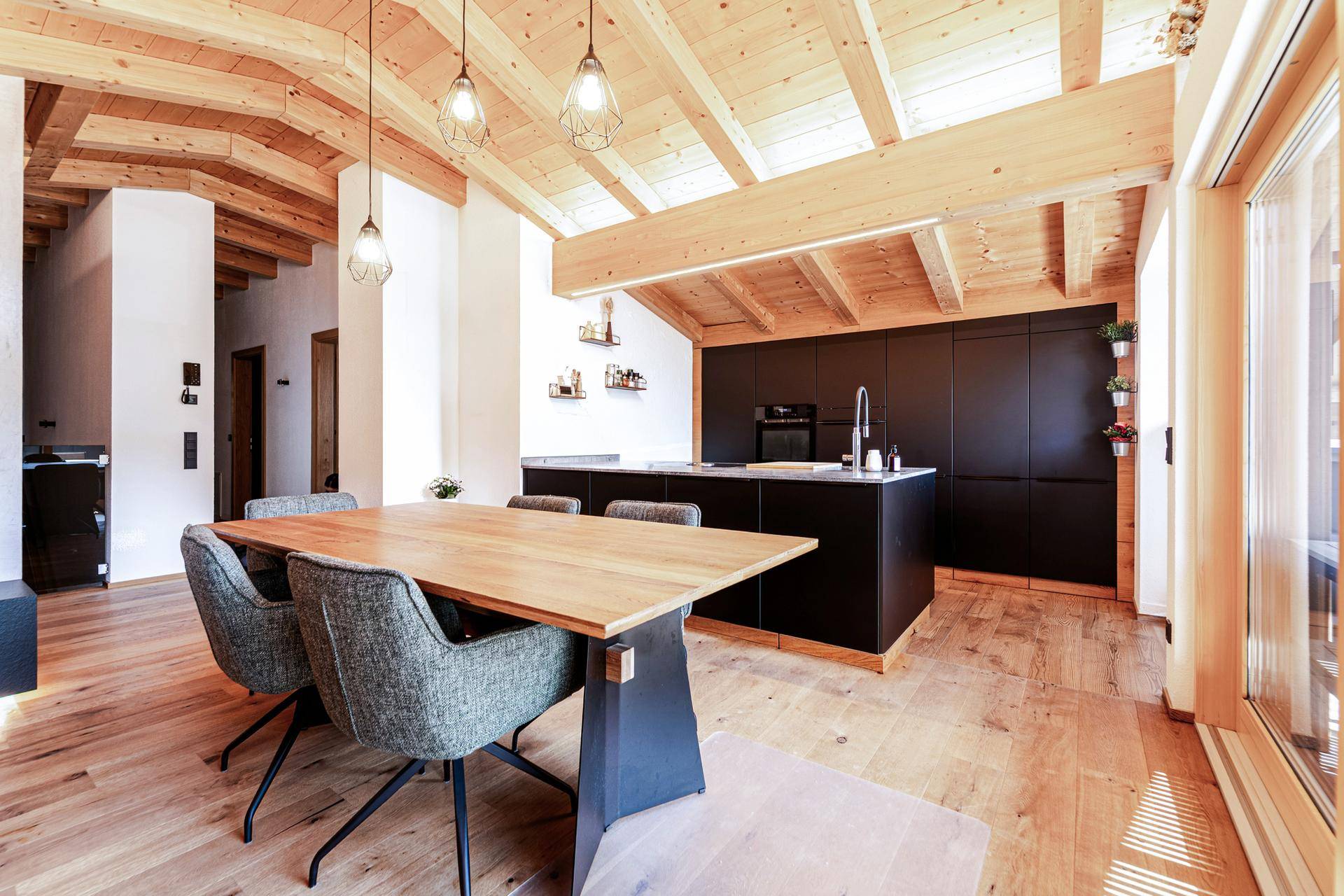 Modernes Dachgeschossjuwel mit alpinem Charme (04666) - Ansicht 3