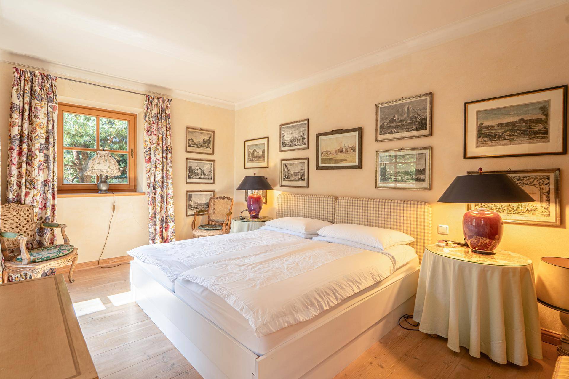 SCHLAFZIMMER