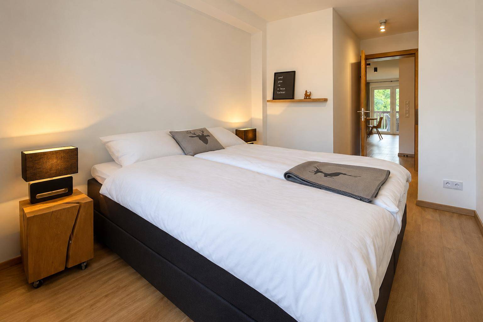 SCHLAFZIMMER