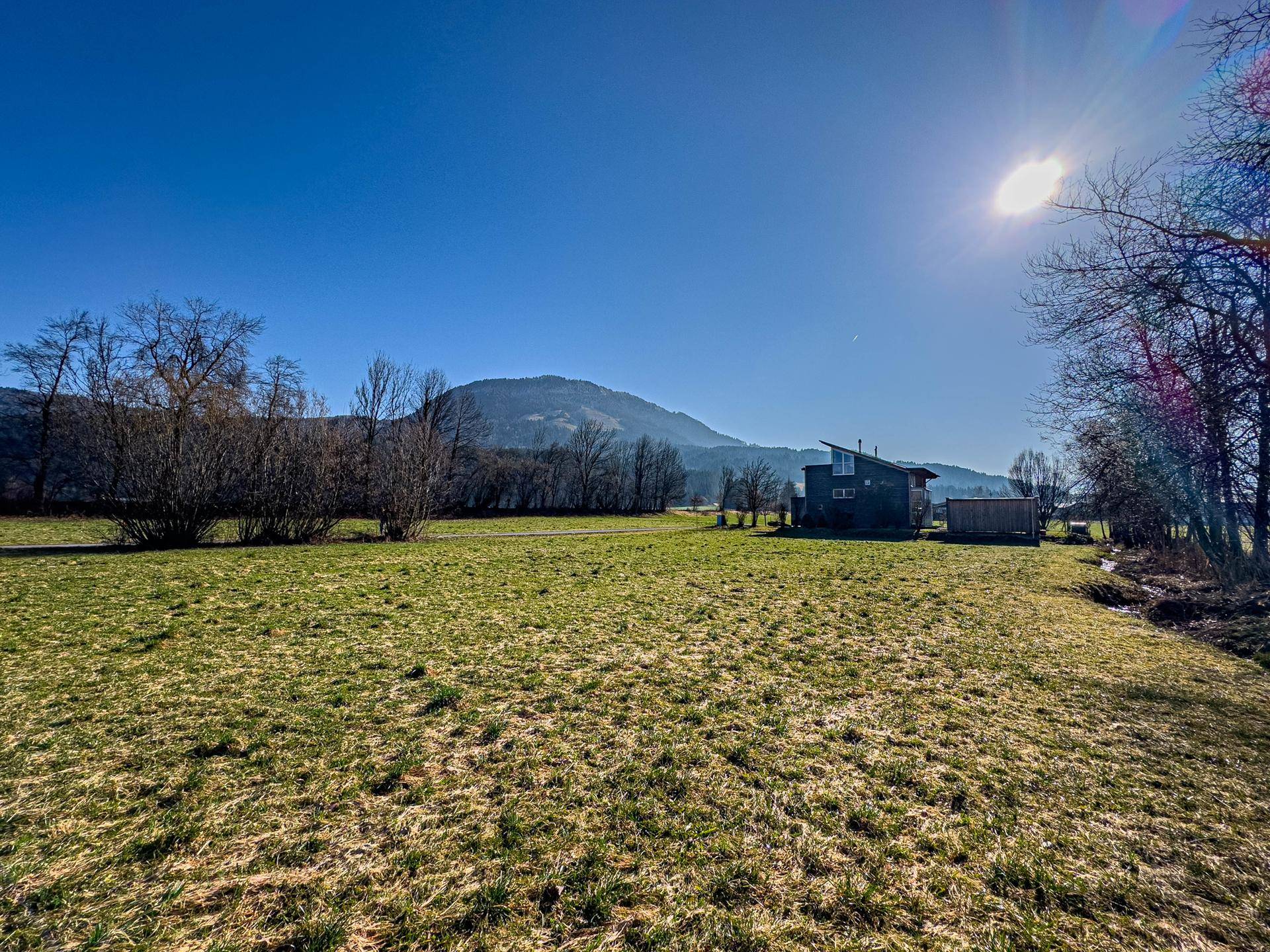 Sonniges, erschlossenes Baugrundstück mit Bergblick ( 06077) - Ansicht 2