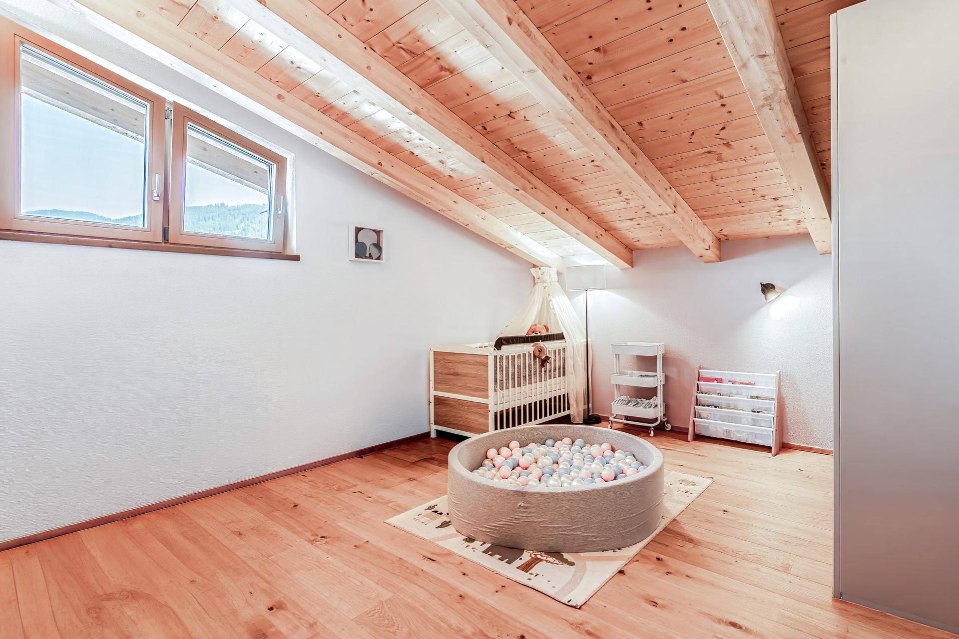 Modernes Dachgeschossjuwel mit alpinem Charme (04666) - Mehr