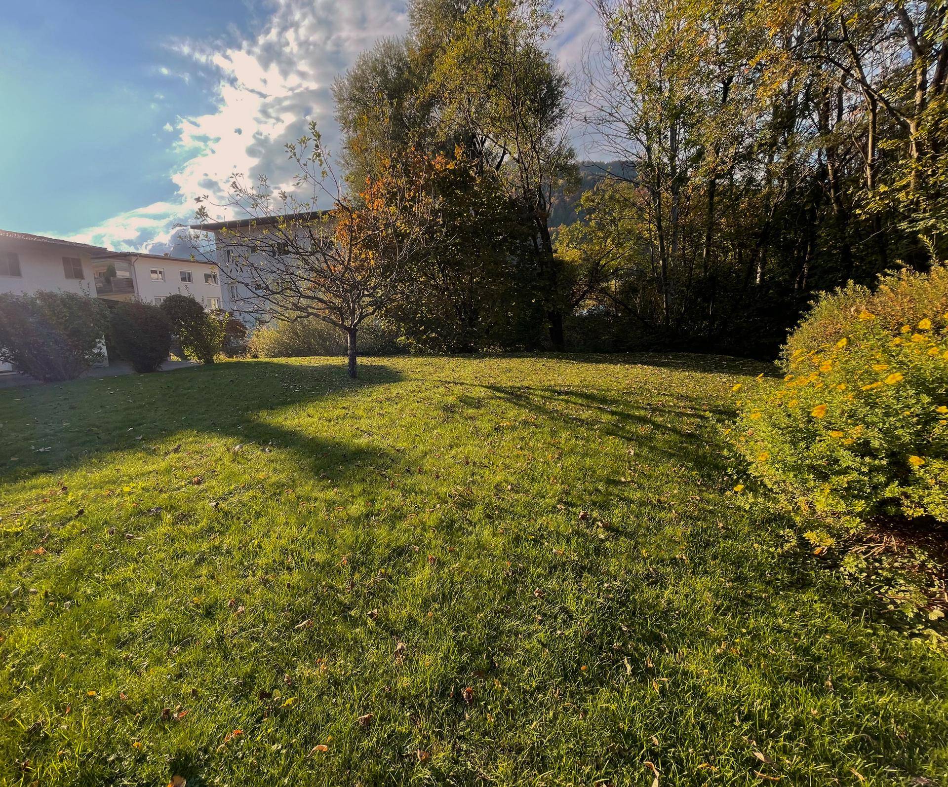 GRUNDSTÜCK