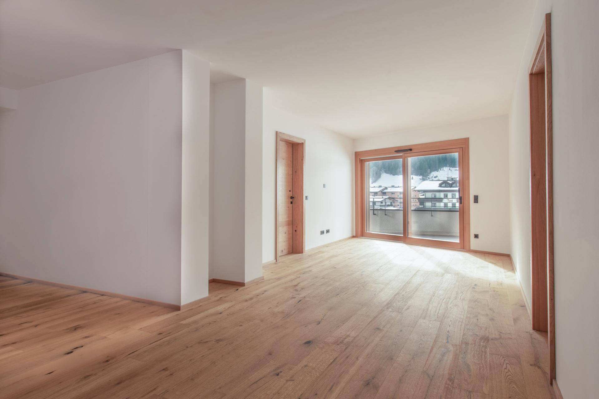 Charmante 3 - Zimmer - Wohnung mit Terrasse und Loggia (06330) - Ansicht 2